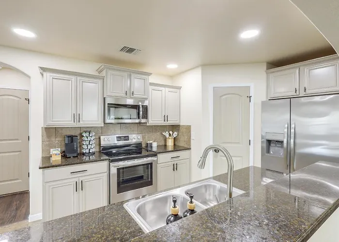 8 Mi To Cavazos! Modern W/ Fire Pit Holiday home