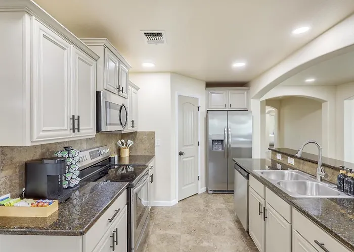 Holiday home 8 Mi To Cavazos! Modern W/ Fire Pit Killeen