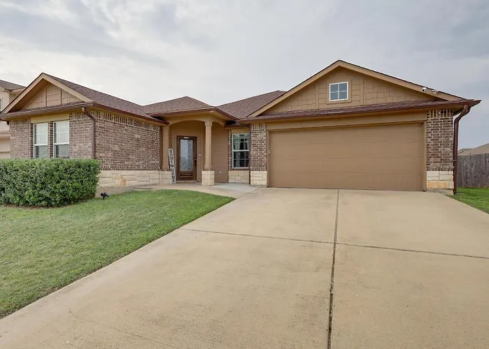 8 Mi To Cavazos! Modern W/ Fire Pit Holiday home *