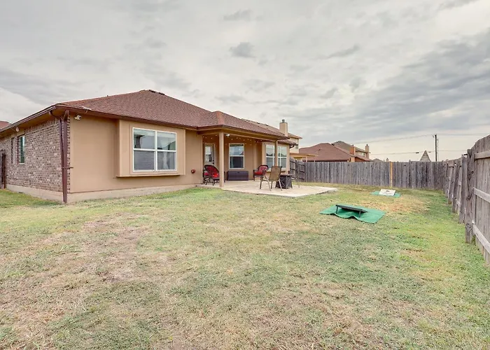 Holiday home 8 Mi To Cavazos! Modern W/ Fire Pit